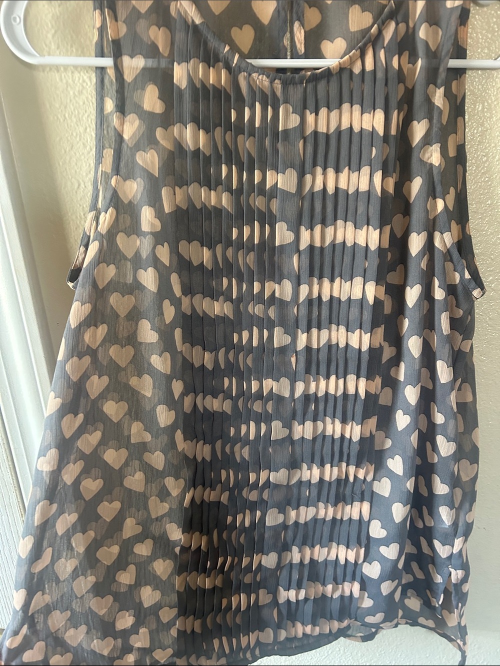 Banana Republic Heart-Print Pleated Sleeveless Top - Gray and Cream